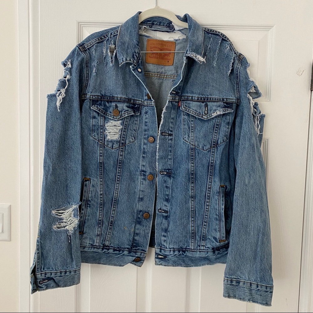 LEVIS Super Distressed Denim Jacket